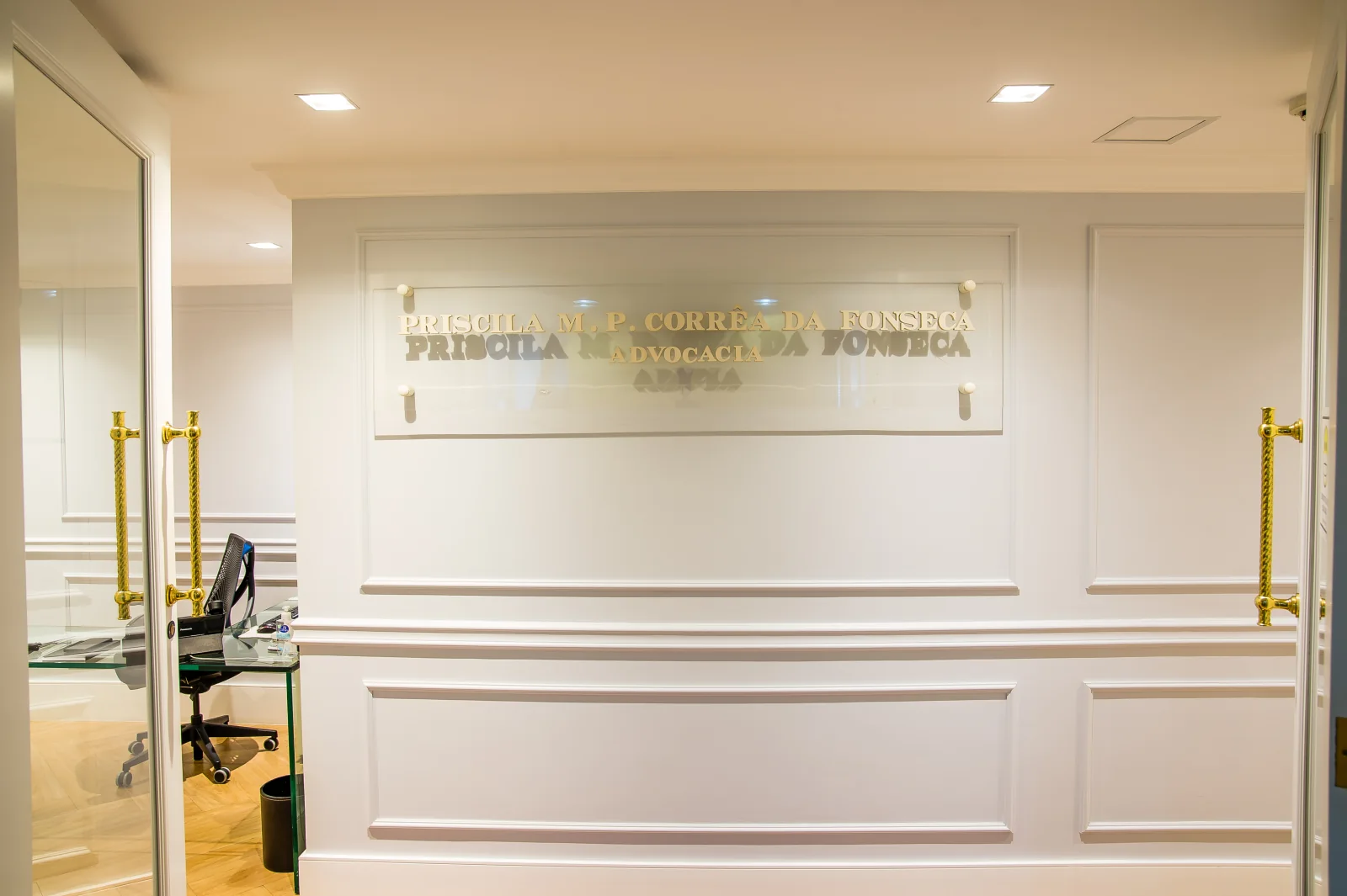 Entrada do escritório Priscila M.P. Corrêa da Fonseca Advocacia.